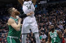 AYX官方直播-雄鹿再胜凯尔特人，字母哥张力十足的简单介绍