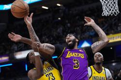 爱游戏网页版-雷霆碾压湖人，浓眉哥统治全场的简单介绍