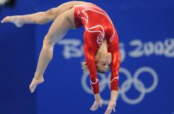 AYX官方直播-欧冠淘汰赛之夜，巴斯托尼，用冷静的几何学切割胜利