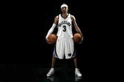 爱游戏体育-德罗赞总决赛封神之战，凯尔特人全面压制骑士，北境之王终迎加冕时刻