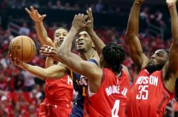 AYX体育赛事-老牌劲旅再遭失利，火箭客场不敌尼克斯