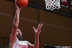 爱游戏体育-上海击败四川，致力保持稳定战绩