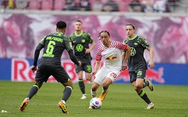 雄狮奥格斯堡客场告负,德甲排名下滑的简单介绍 雄狮奥格斯堡客场告负,德甲排名下滑的简单介绍