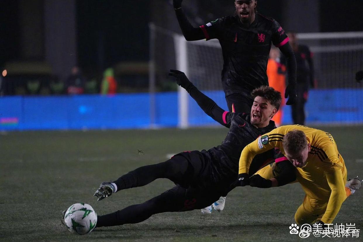 土耳其队在欧洲杯预选赛中击倒立陶宛