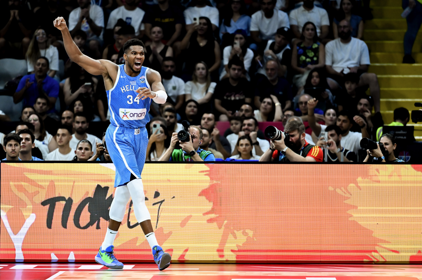 土耳其队在欧洲杯预选赛中击倒立陶宛