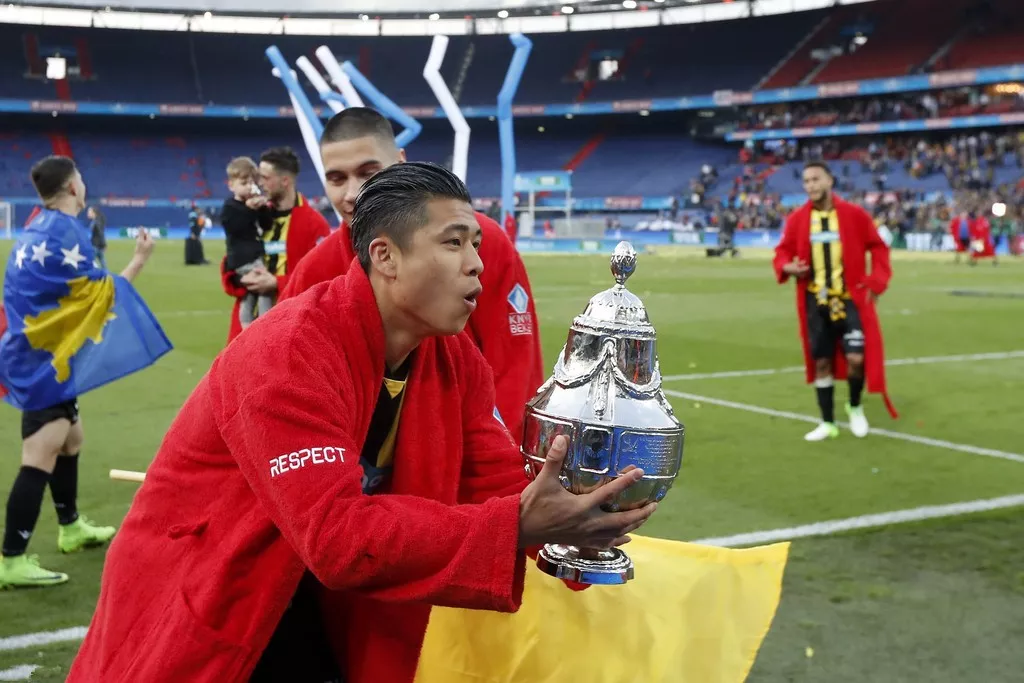 关于前锋连续两场比赛建功，表现抢眼的信息