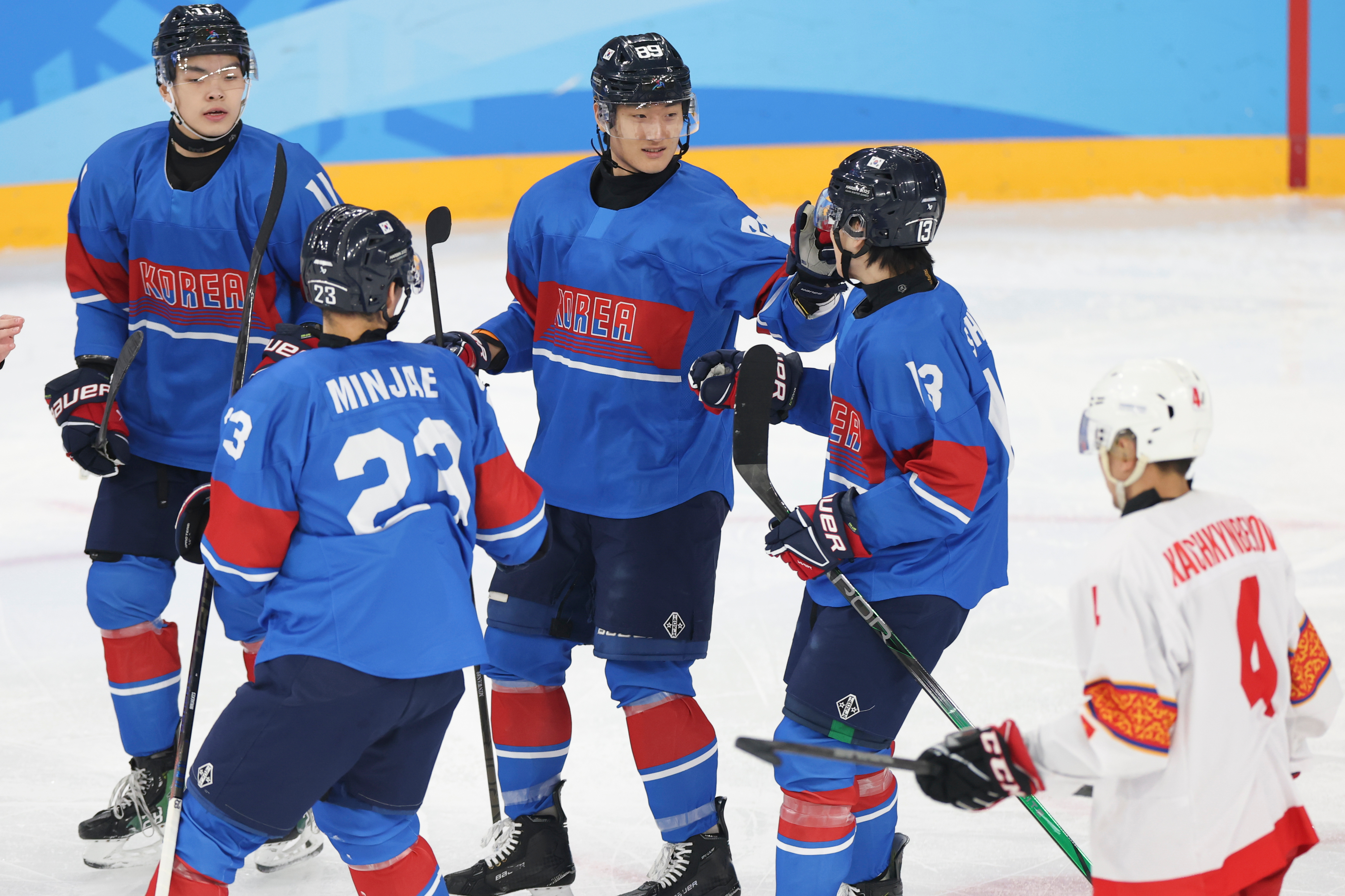 冰岛代表团在羽毛球赛中展现实力 冰岛代表团在羽毛球赛中展现实力