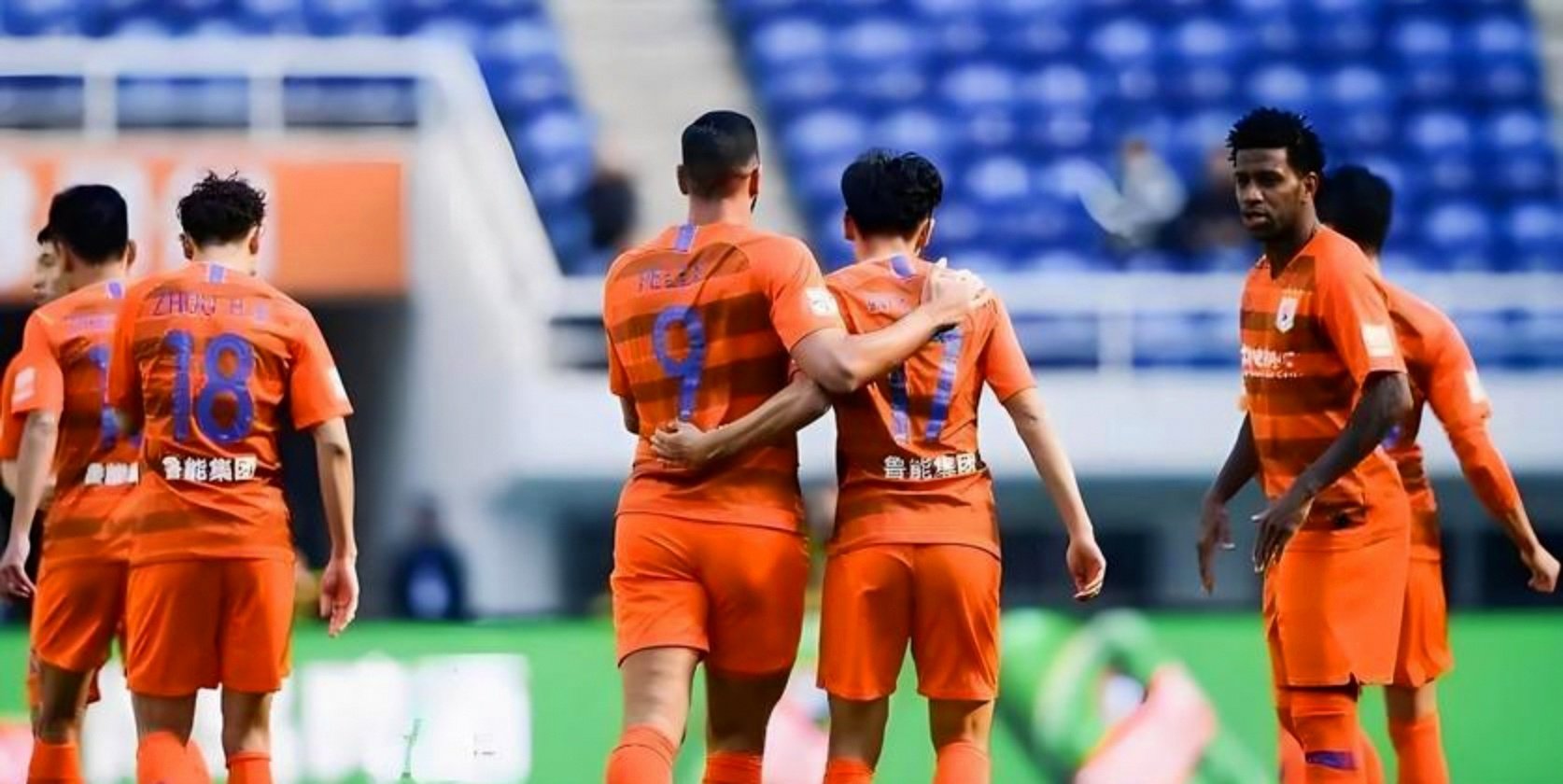 包含申花客场不敌上港，接连尝败的词条