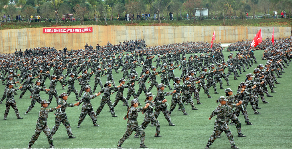 包含东京球员临危不惧，敢拼硝烟的词条