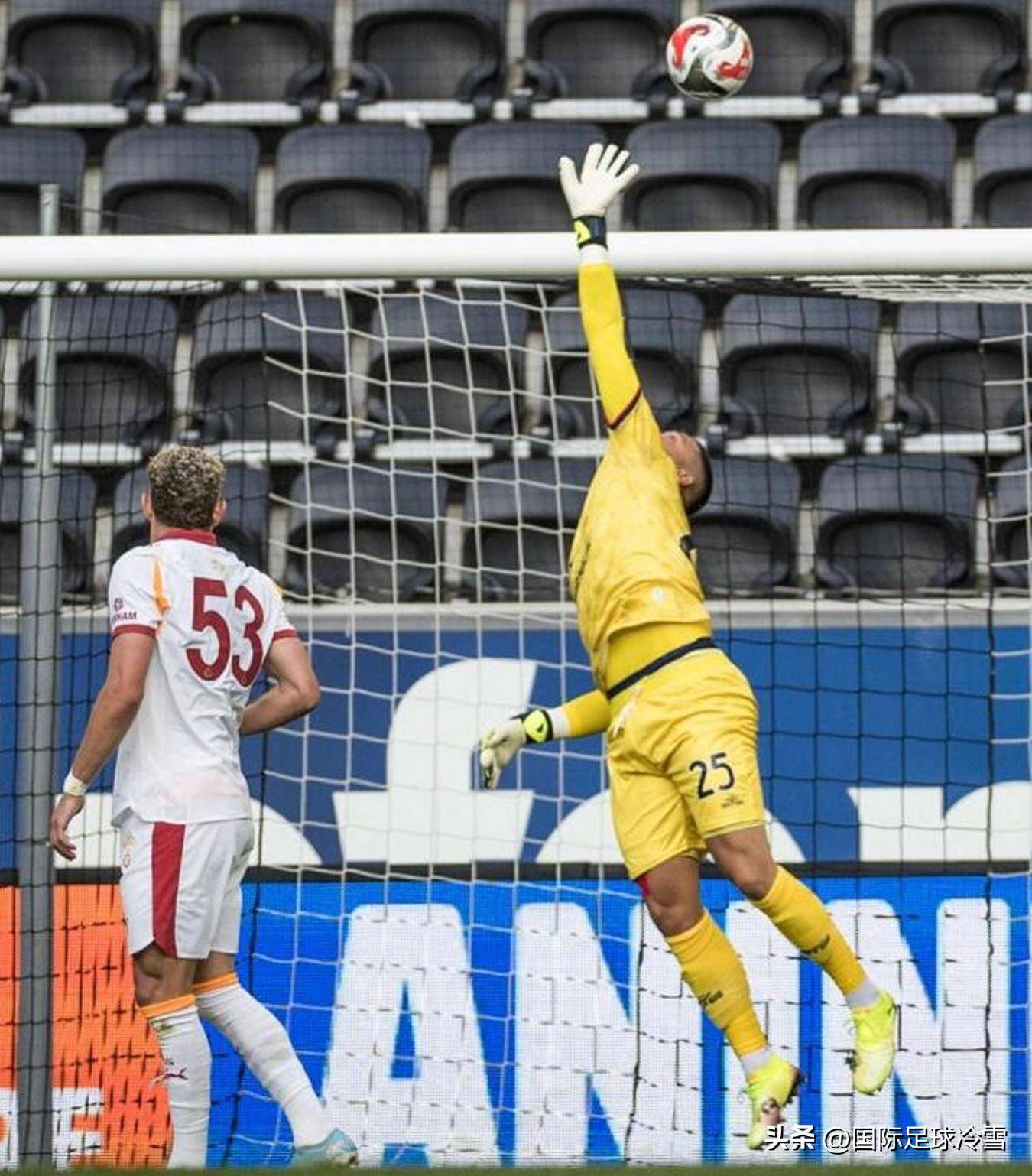 包含那不勒斯门将力挽狂澜，多次挡出关键球的词条