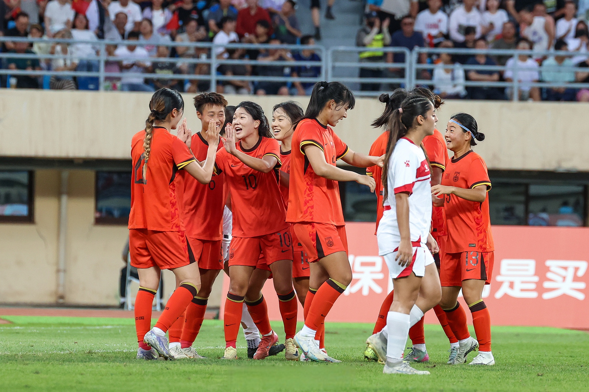 包含亚洲女足锦标赛：中国队晋级八强的词条