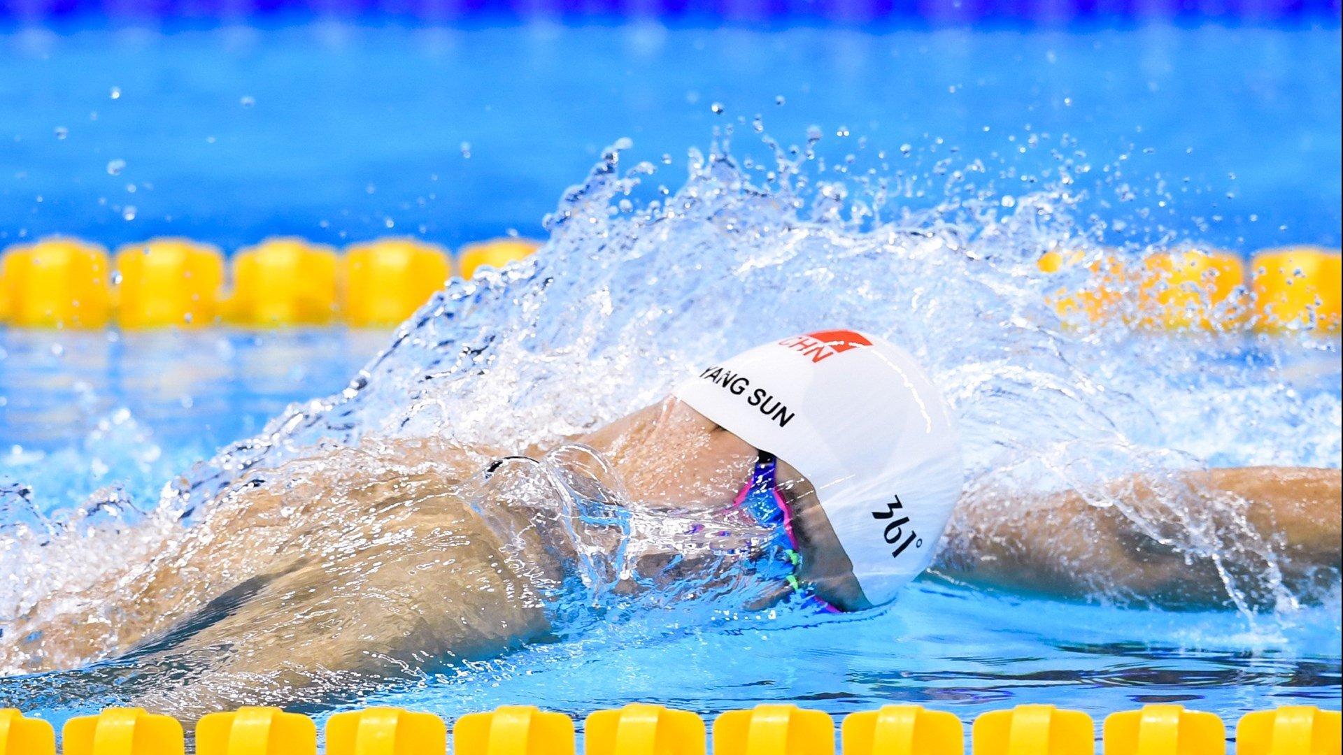 羽球赛场双星闪耀，中国队轻取马来西亚队，辛杜刷新纪录书写传奇